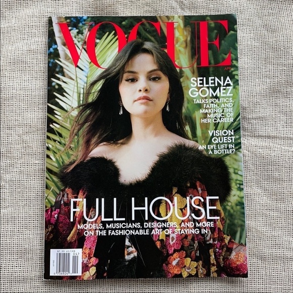 Vogue Magazine Fashion Selena Gucci April 2021 - Picture 7 of 7